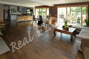 REAL FLOOR Oak, 20 x 180 mm, treated with OSMO Wood Wax Finish shade no.3161 Ebony Transparent, sealed with Polyx-Oil Original shade no. 3062 Clear Matt